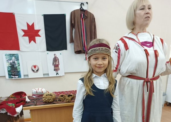 Ребята 1-х классов посетили Музейный урок "Сказка в национальной одежде". .